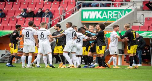 أوجسبورج يهزم دورتموند ويتصدر بوندسليجا مؤقتا